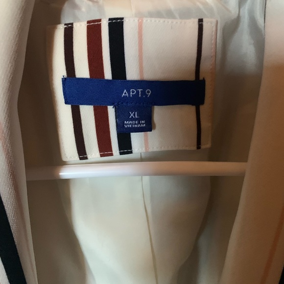 White Apt 9 blazer size XL - Picture 3 of 3